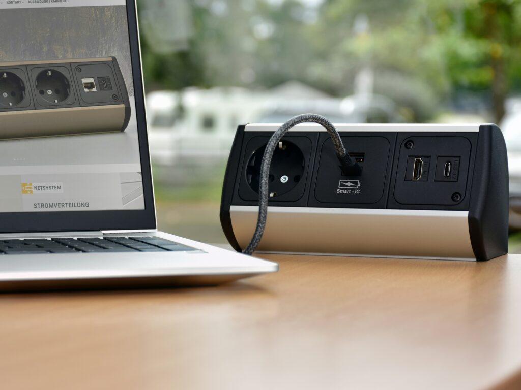 Laptopdockingstation | gearandcode Laptop docking station to improve workstation appearance