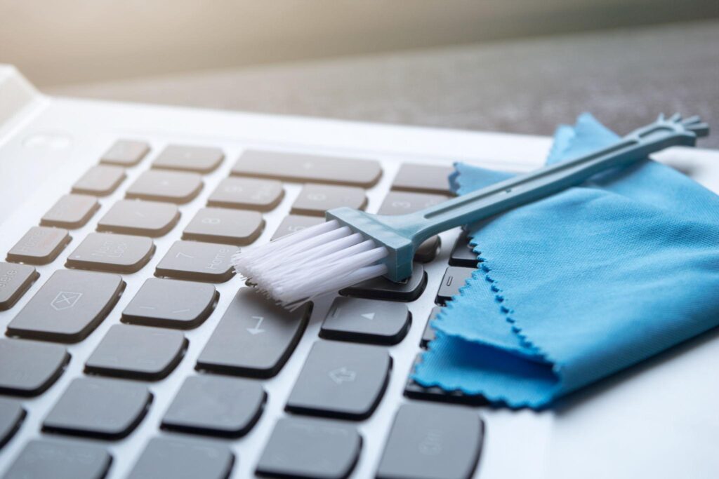 Cleankeyboard | gearandcode Clean Keyboard Safely