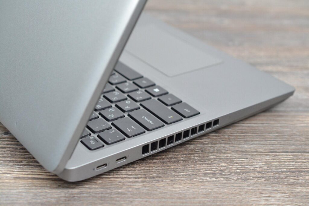 Loudlaptop | gearandcode Laptop Fan is Lous